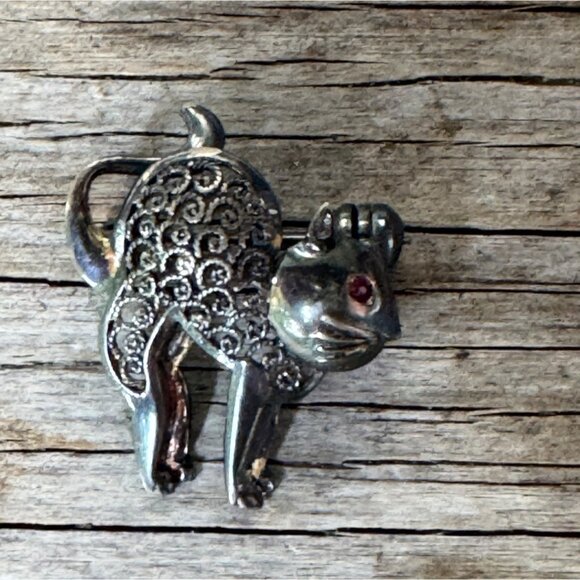 Vintage Sterling Silver Cat Pin Brooch With Red Rhinestone Eye - Picture 1 of 6